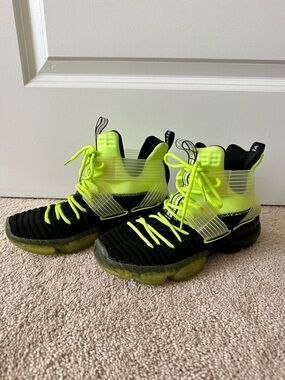 VITIKE Boys Athletic High Top Basketball Shoes Sneakers Size 37 EUR/5 US